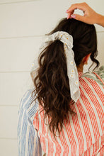 Load image into Gallery viewer, Daisy Flower Bandana