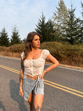 Load image into Gallery viewer, Lace N Latte Top