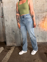 Load image into Gallery viewer, Daze Mom Jean