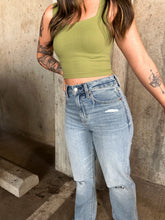 Load image into Gallery viewer, Daze Mom Jean