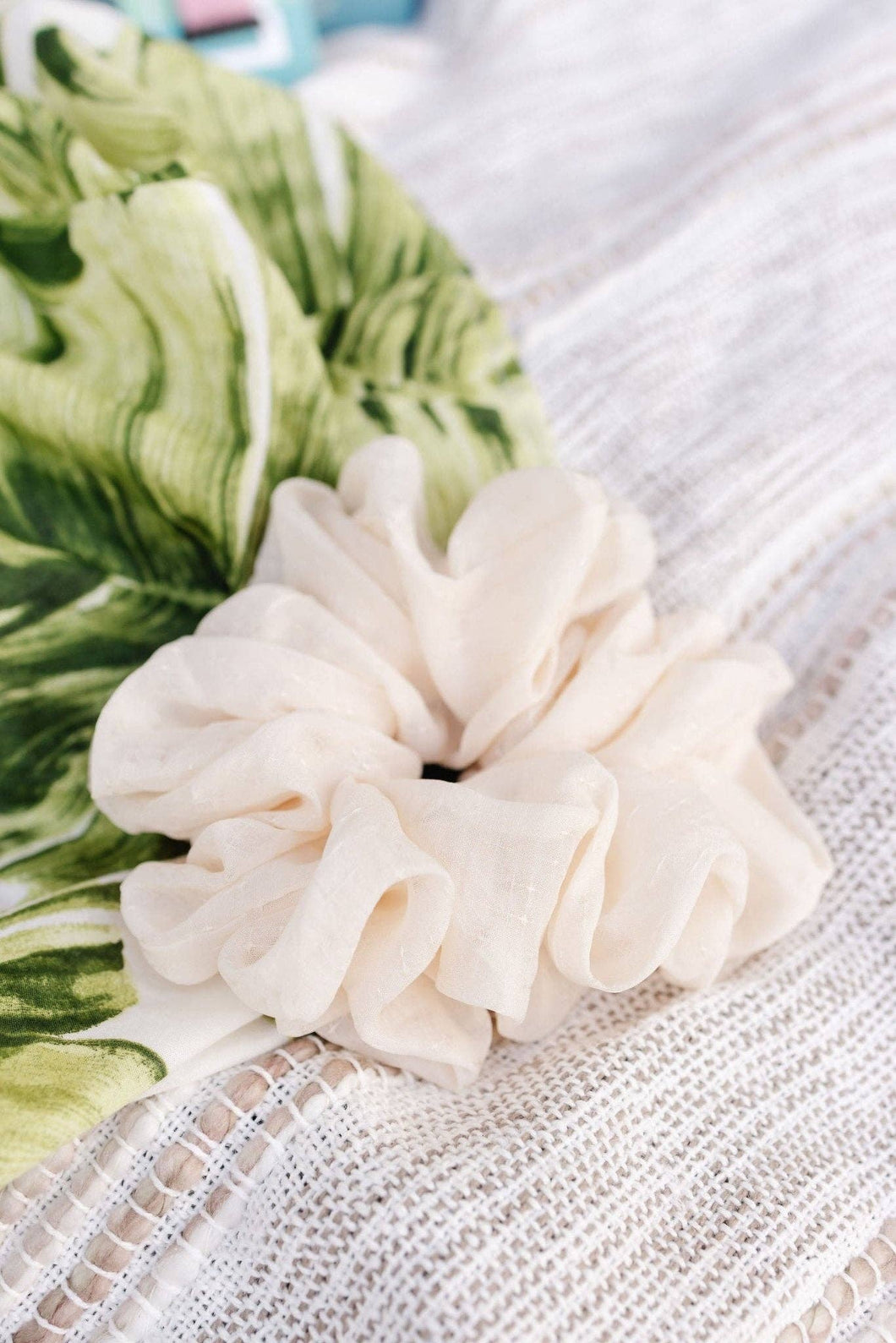 Pearl Jumbo Scrunchie